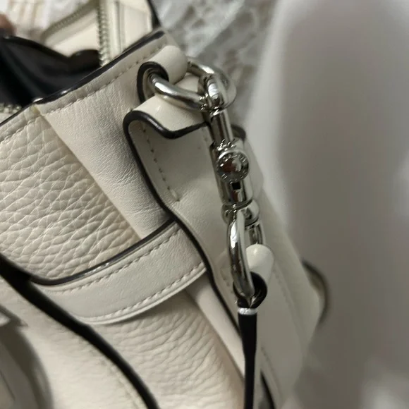 COACH Swagger Carryall 27 Hand Shoulder Bag Zip Satchel SV/ Chalk Pebble Leather - Picture 9 of 11